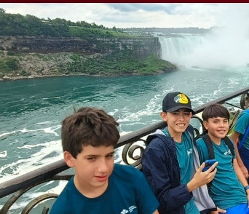 Estudiantes BIS en el mirador de las cataratas