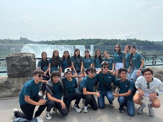 Grupo escolar en las Cataratas del Niágara
